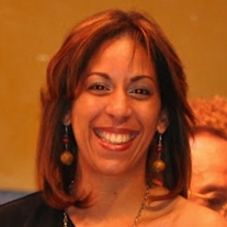 Jael Uribe, la poeta y creadora de "Grito de Mujer", Presidenta de Mujeres Poetas Internacional
